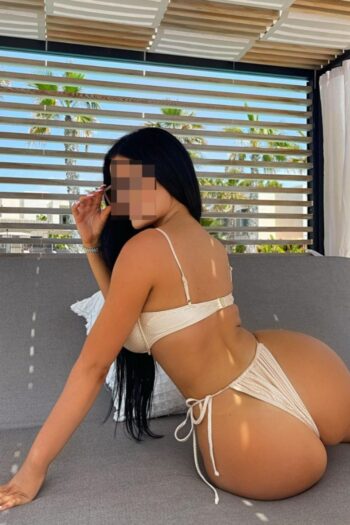 בחורה מיוחדת במינה בראשון לציון