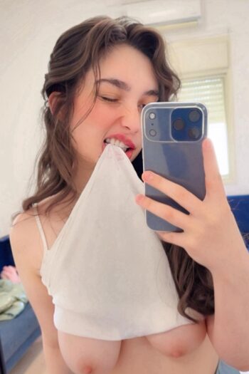 פרולה 20 תיירת ברזילאית בירושלים