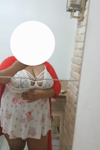 תיירת מגמייקה בחיפה