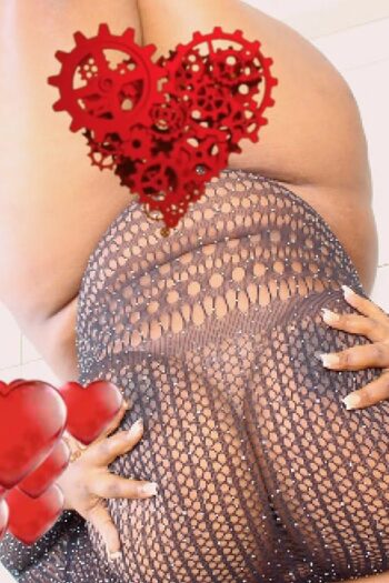בחורה אפריקאית מחול מלאה – פתח תקווה